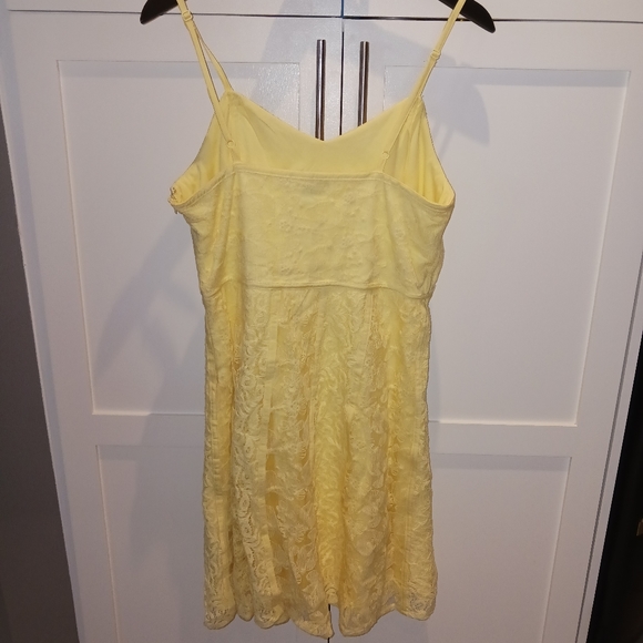 New Yellow Lace Sweetheart Neck Spaghetti Strap Dress - Picture 3 of 8